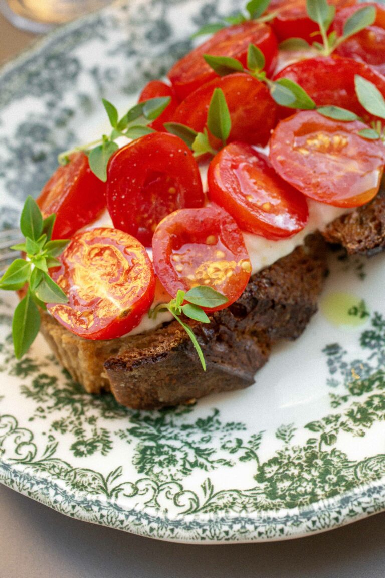 Bruschetta Tomates Cerises, Stracciatella, Huile Basilic